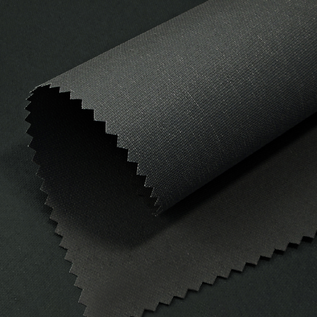 A MAXI black